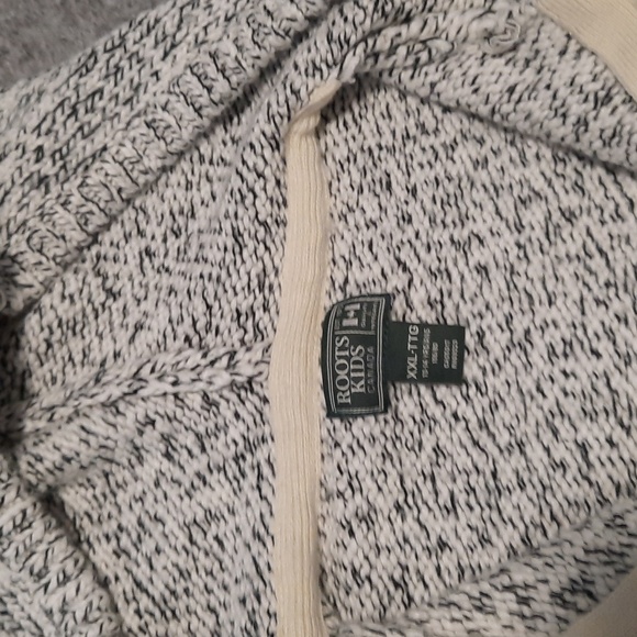 Roots Youth Sweater (Size XXL 13-14) - Picture 3 of 5